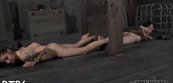  Masked beauty is coercive to lick master&039;s hard boots